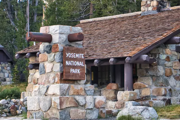 TTT-Yosemite-National-Park-Entrance-01