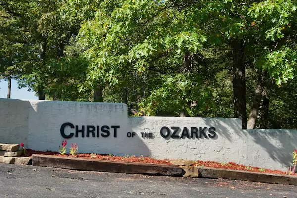 TTT-Christ-of-the-Ozarks-02