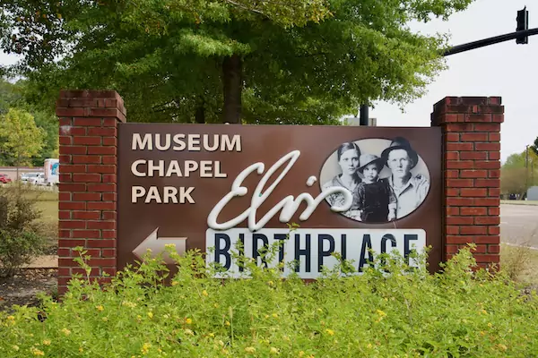 TTT-Elvis-Birthplace-Museum-Chapel- Park-Tupelo-MS-01