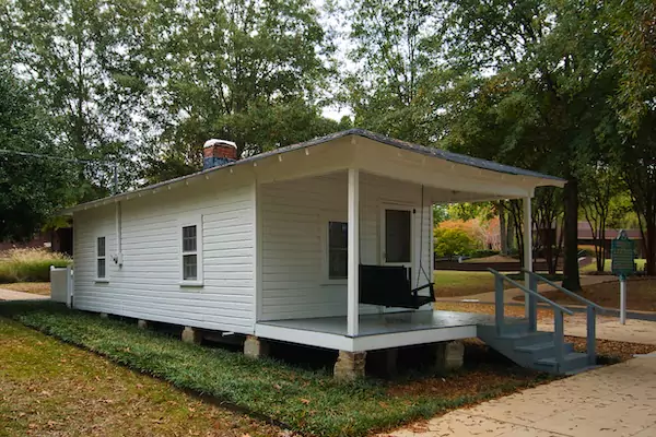 TTT-Elvis-Birthplace-Museum-Chapel- Park-Tupelo-MS-05