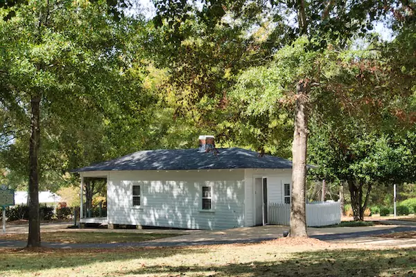 TTT-Elvis-Birthplace-Museum-Chapel- Park-Tupelo-MS-08