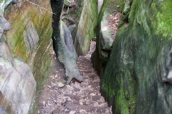 Hocking-Hills-SP-Cantwell-Cliffs-01