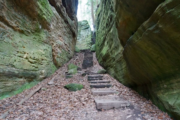 Hocking-Hills-SP-Cantwell-Cliffs-02