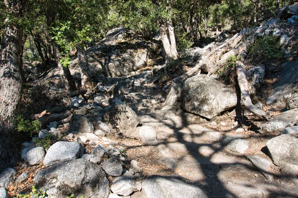 TTT-Yosemite-Falls-Trail-02