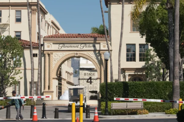 TTT-Hollywood-Paramount-Pictures-Gate-01