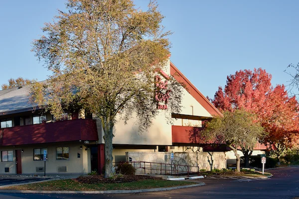 TTT-Red-Roof-Inn-Enfield-CT-01
