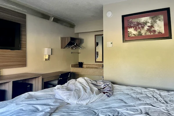 TTT-Red-Roof-Inn-Enfield-CT-02