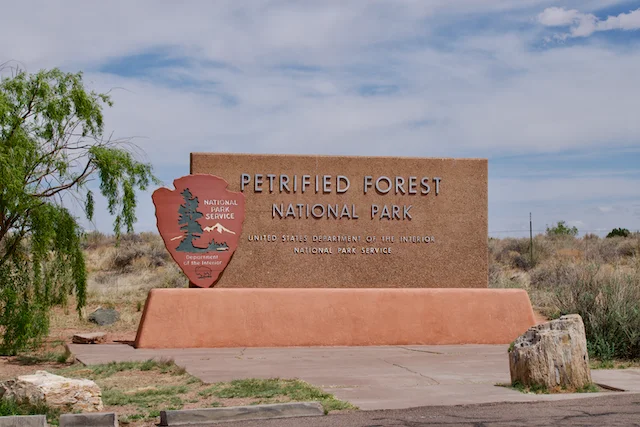 TTT-Petrified-Forest-NP- Entrance-01