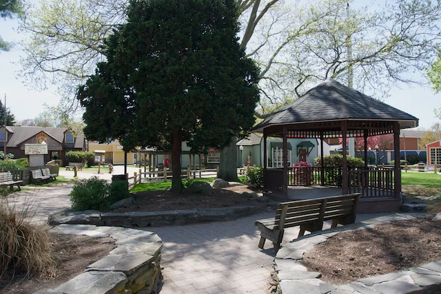 TTT-Olde-Mistick-Village-Mystic-CT-04